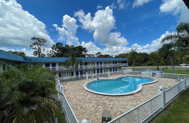 Motel 6 Daytona Beach, FL - Speedway