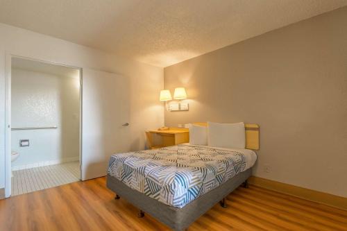 Motel 6 Hayward, CA- Silicon Valley Gateway