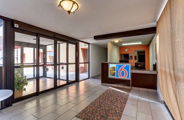 Motel 6 Jackson, TN