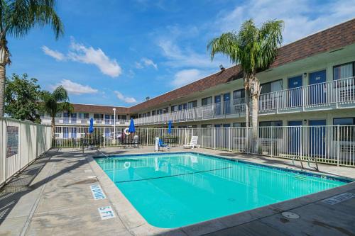 Motel 6 Lost Hills/Buttonwillow Racetrack