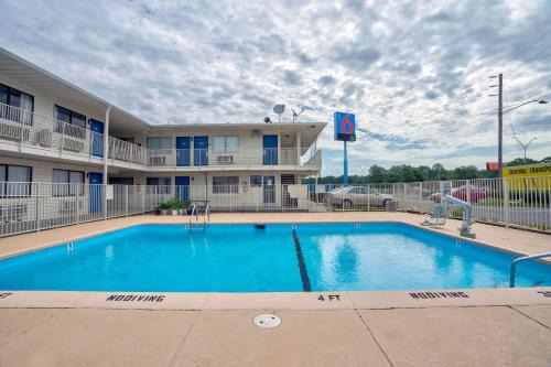 Motel 6-Lumberton, NC