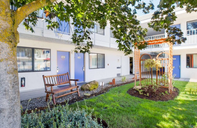 Motel 6 Medford, OR