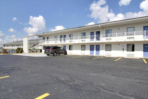 Motel 6-Middleburg Heights, OH - Cleveland