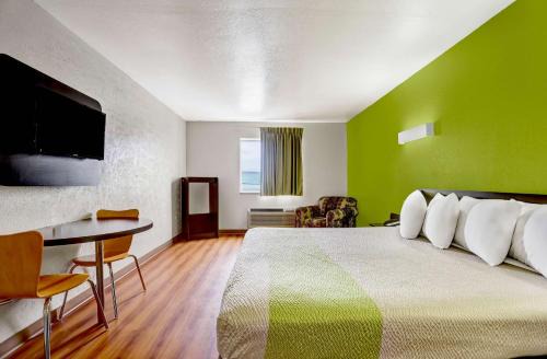 Motel 6-Moriarty, NM