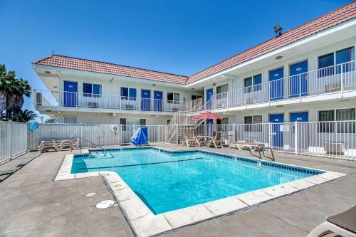 Motel 6-Stockton, CA - Charter Way West