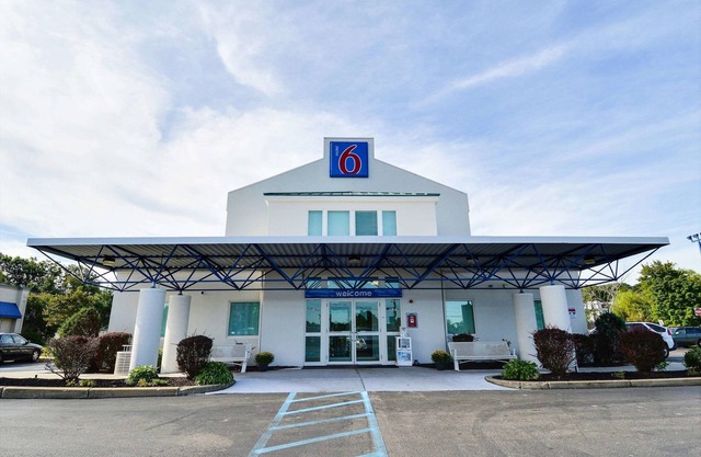 Motel 6 Tewksbury, MA - Boston
