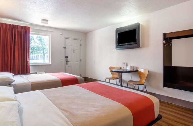 Motel 6 Youngstown, OH