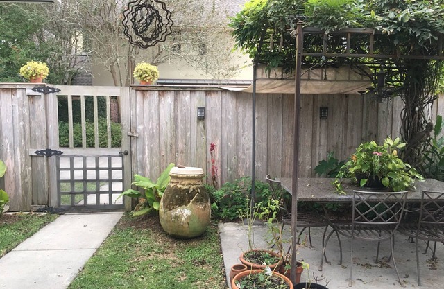 SUITE MÈRE EN DROIT DANS UN BON BOIS DE PRESTIGE