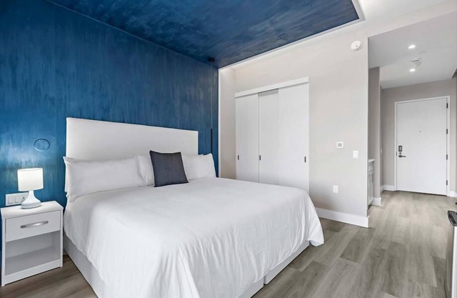 Mott Haven KingStudio | Kitchenette + Free WiFi