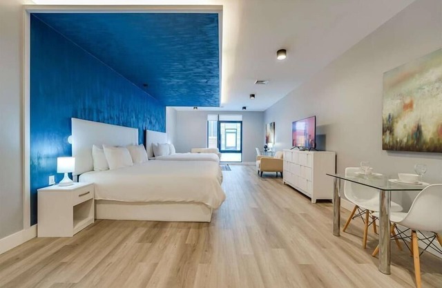 Mott Haven Studio 2K BR | Business Center + Lounge