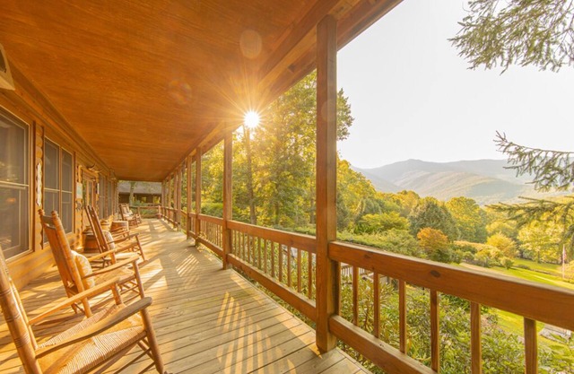 Mount Mitchell Eco Retreat - Nature-based resort in the heart of the Blue Ridge.