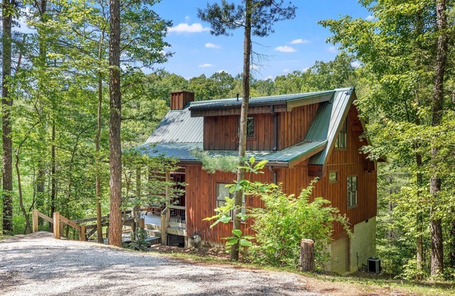 Mountain Blessings! A 3-bedroom cabin with a fantastic view in Cliffview Estates