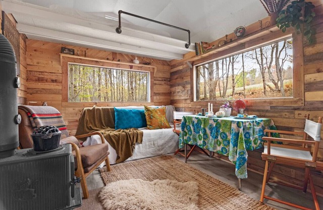 Intimate Cabin Off Grid Mountain Hideaway