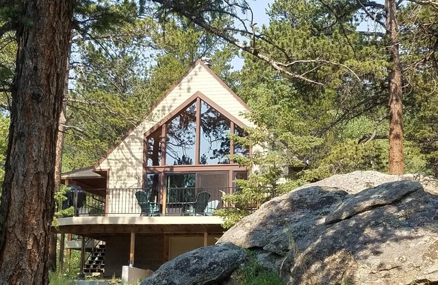 Cabane de montagne nichée pour 6 ~ près d'Estes et de Rocky Mountain NP