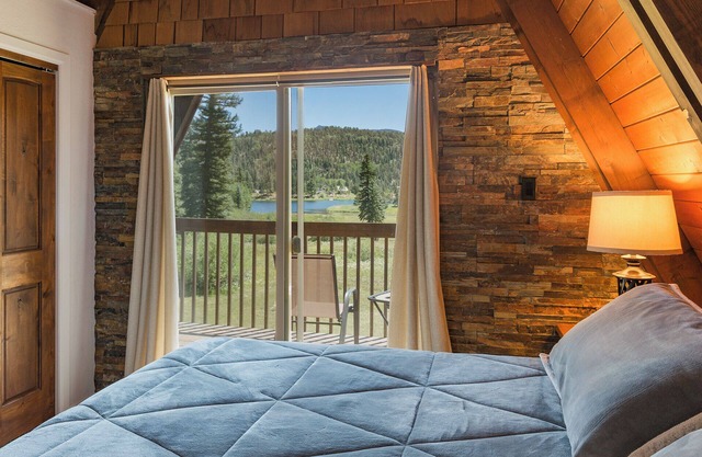 Mountain Cabin - Lake Views - Minutes to Purgatory Resort
