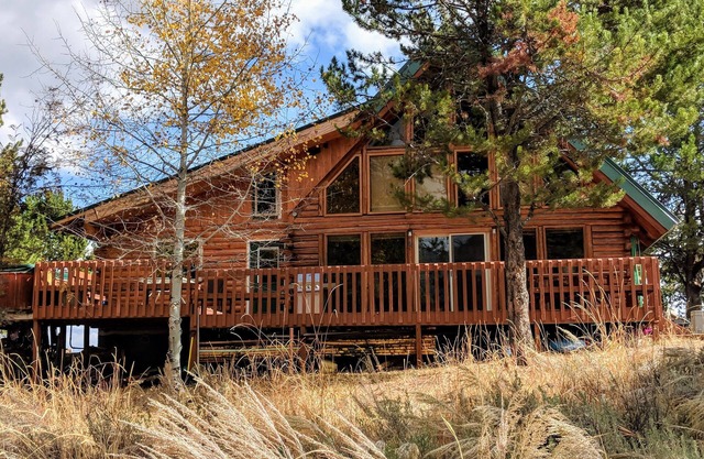 Mountain Cabin w / Hot Tub & Views - Memory Maker!