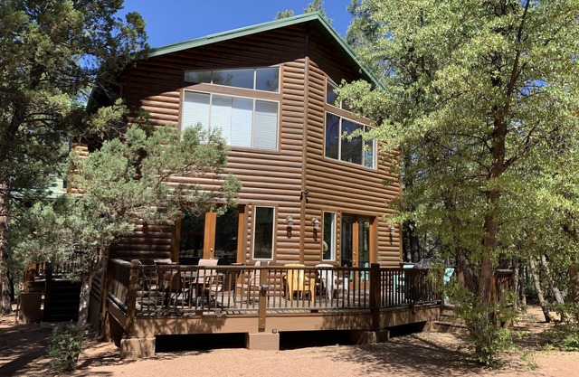 Mountain Cabin Avec des températures fraîches, de superbes vues, et un mobilier moderne.
