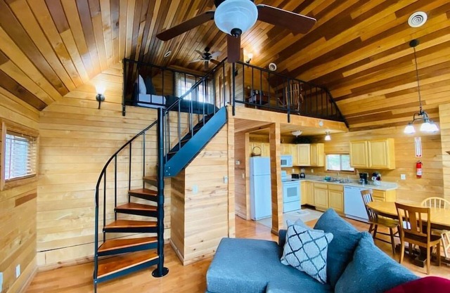 Mountain Chalet | hot tub | RRG