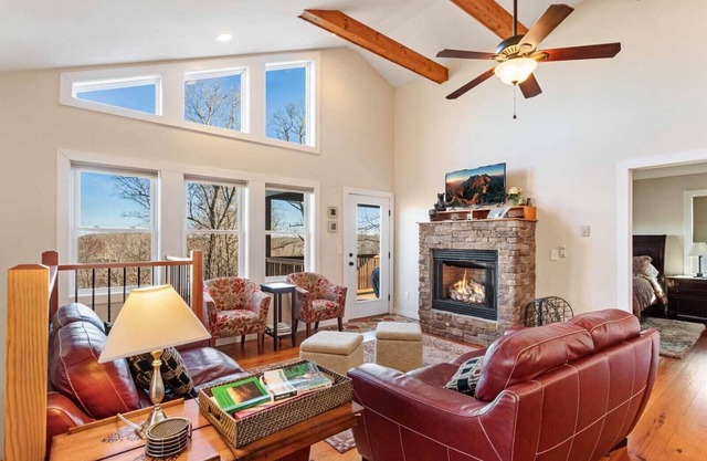Magnifique chalet de montagne 3BD avec une promenade des pistes de ski, une vue, une suite King Master, un casier à ski, un foyer, une table de jeu et bien plus encore!