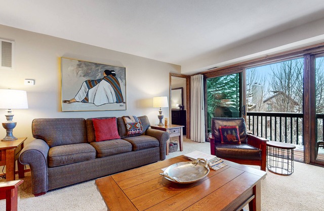 Mountain condo in downtown Teton Village w/shared hot tub, outdoor pools, & more