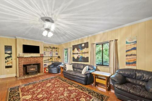 Mountain Cottage on 7 Acres