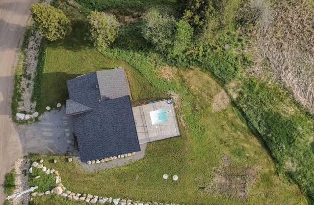 Red Mountain - cozy modern property, fireplace, close to skiing!