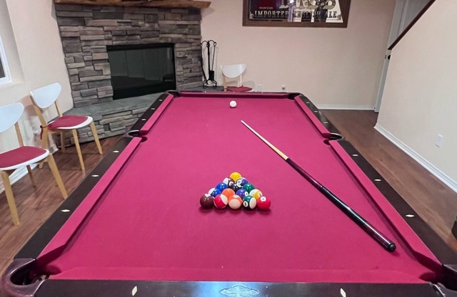 Mountain Escape: Sleeps Multiple Families with Pool Table & Game Room