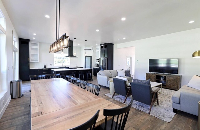 Mountain Farmhouse, Family & Dog Friendly