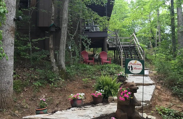 Mountain Getaway for You & Your Pet: Near Helen, Blue Ridge & Appalachian Trail!