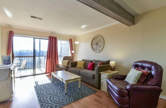 Mountain Getaway- Outdoor Pool! Hiking Trails!