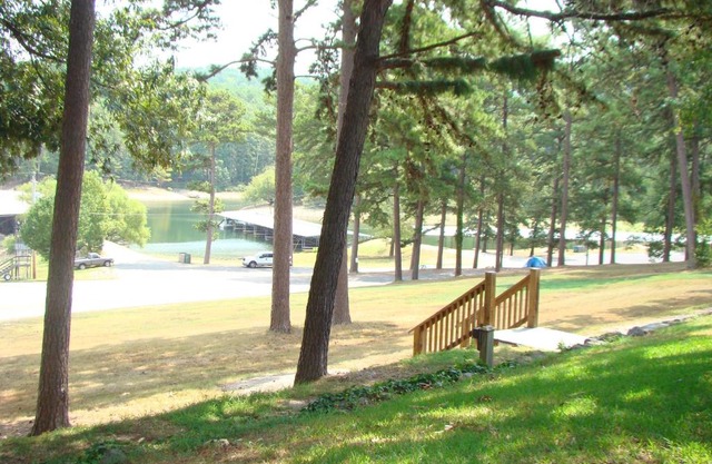 Mountain Harbor King Guest Room on Lake Ouachita