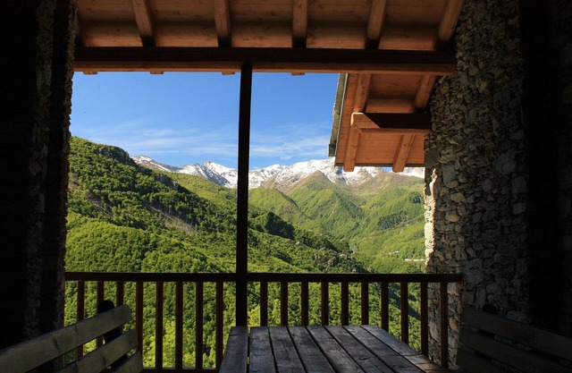 Vacances Montagne - Chalet Mongioie avec vue panoramique.