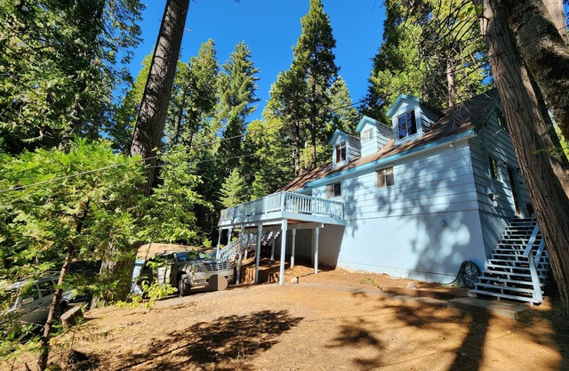 Mountain Home Get Away. Pet friendly in the Dorrington area of Arnold CA.