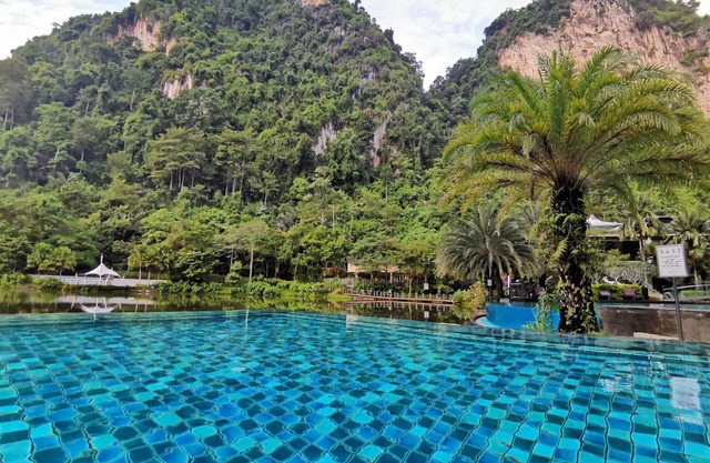 Mountain & Lake Views' Suite Cycas