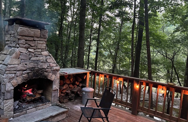 Mountain Log Cabin on Dale Hollow Lake/ Obey River