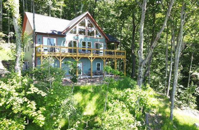 Mountain Memories Lodge, Gorgeous Views, Hot Tub, Pet-Friendly, New Build