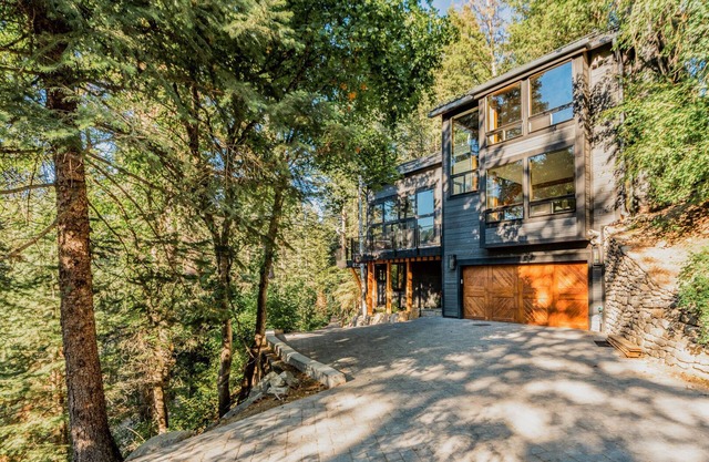 Mountain Modern on Balsam - Moderne, propre, confortable, bain à remous, privé, boisé