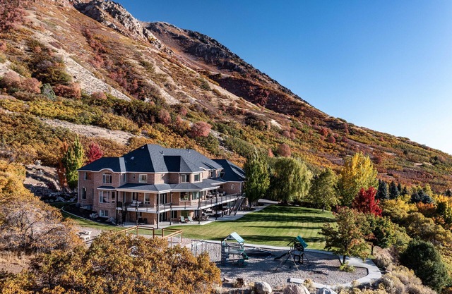 Mountain Retreat: Unparalleled Views, Indoor Gym