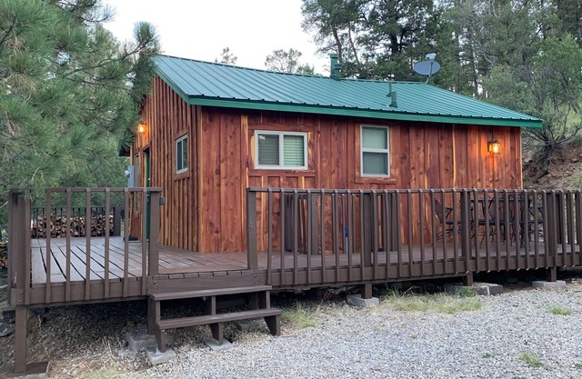Chalet à flanc de montagne, près de la ville et le ski. Endroit idéal pour profiter Ruidoso!
