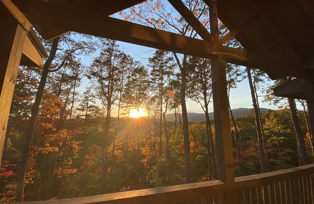 Mountain Sunset Views, Ideally Located Between Downtown Blue Ridge and Ellijay!