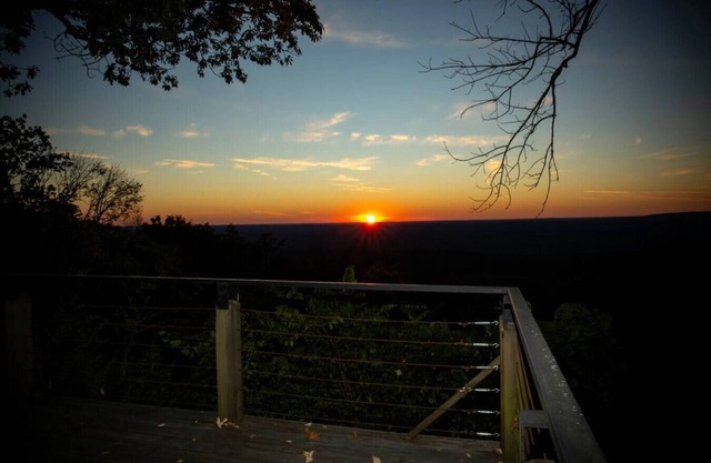 Mountain & Sunset VIEWS! Walk to Downtown Mentone or Brow Park!