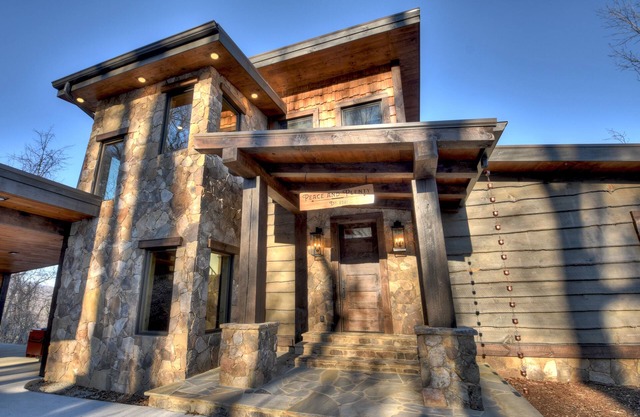 Mountain Top Ambiance with simply the best views around!