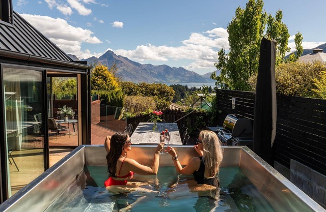 Mountain Utopia | Entertainers Haven | Spacious with Mountain Lake Views