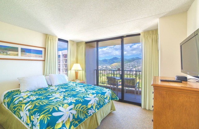 CONDO 1 CHAMBRE À WAIKIKI | GRANDE MONTAGNE ET VILLE | PARKING ET WIFI!