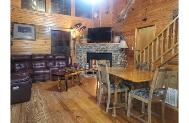 Acreage on Livingston Creek. Close to town, trout fishing on the White River