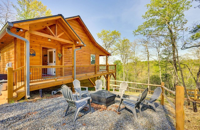 Beautiful Murphy Cabin w/ Mountain View & Fire Pit