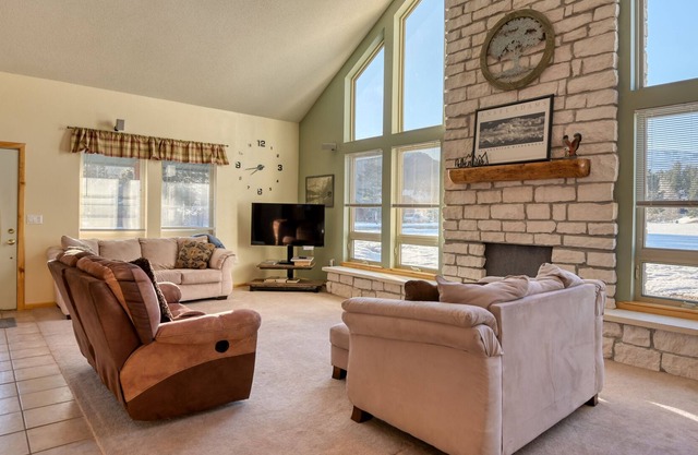 Mountain View Home in a Quiet Area w/ WiFi & Washer/Dryer - 3 Dogs Welcome!