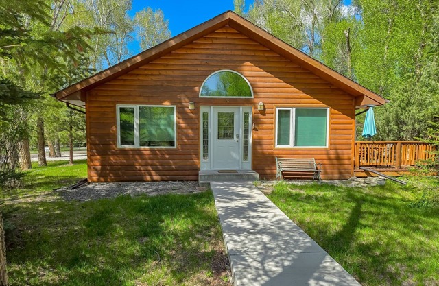Mountain-view home near fishing & skiing with hot tub & game room - dogs OK
