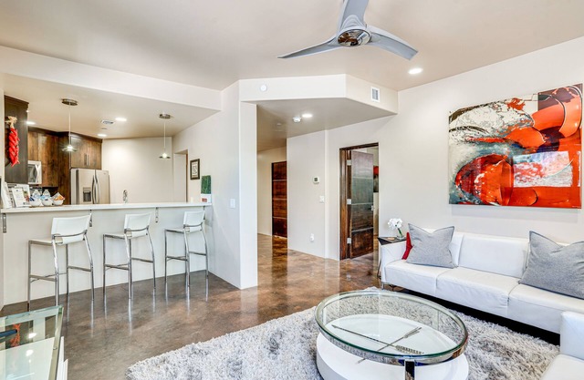 NOUVEAU! Studio Sedona moderne avec terrasse, marchez vers les sentiers!