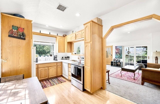 Mountain View Retreat in the Heart of Simi Valley!
